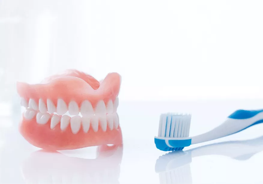 Proteeside hooldus: nõuanded spetsialistidelt HanzaDent Hambaravist